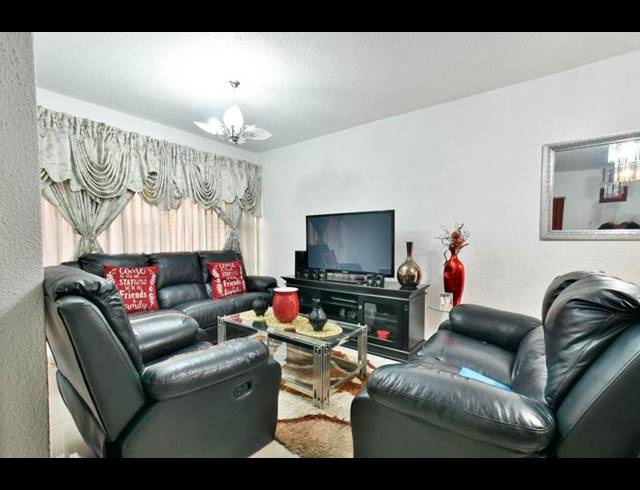 3 BEDROOM DUPLEX FOR SALE IN LA ROCHELLE